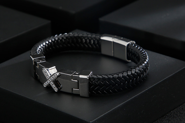 1 Piece Fashion Solid Color Cowhide Titanium Steel Inlay Zircon Menu0027S Bangle