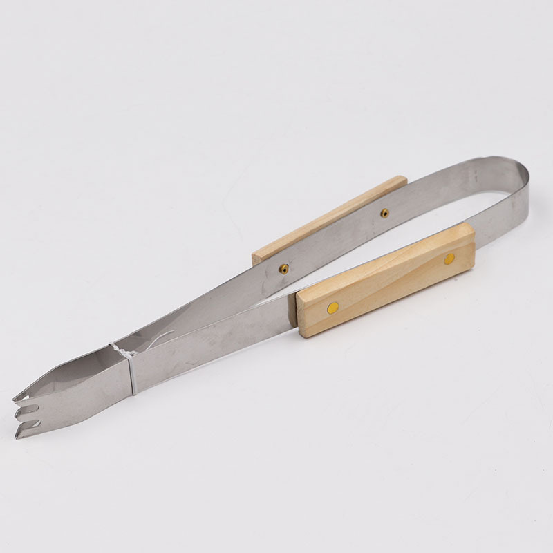 Directo de fábrica mango de madera de acero inoxidable de tres piezas herramientas de barbacoa utensilios de barbacoa tenedor pala clip de barbacoa traje de barbacoa