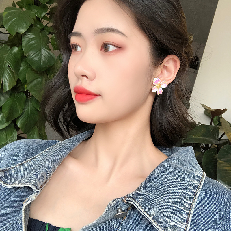 Korean Colorful Flower Earrings New Simple Super Fairy Earrings Sweet Girl Earrings Wholesale Nihaojewelry display picture 6