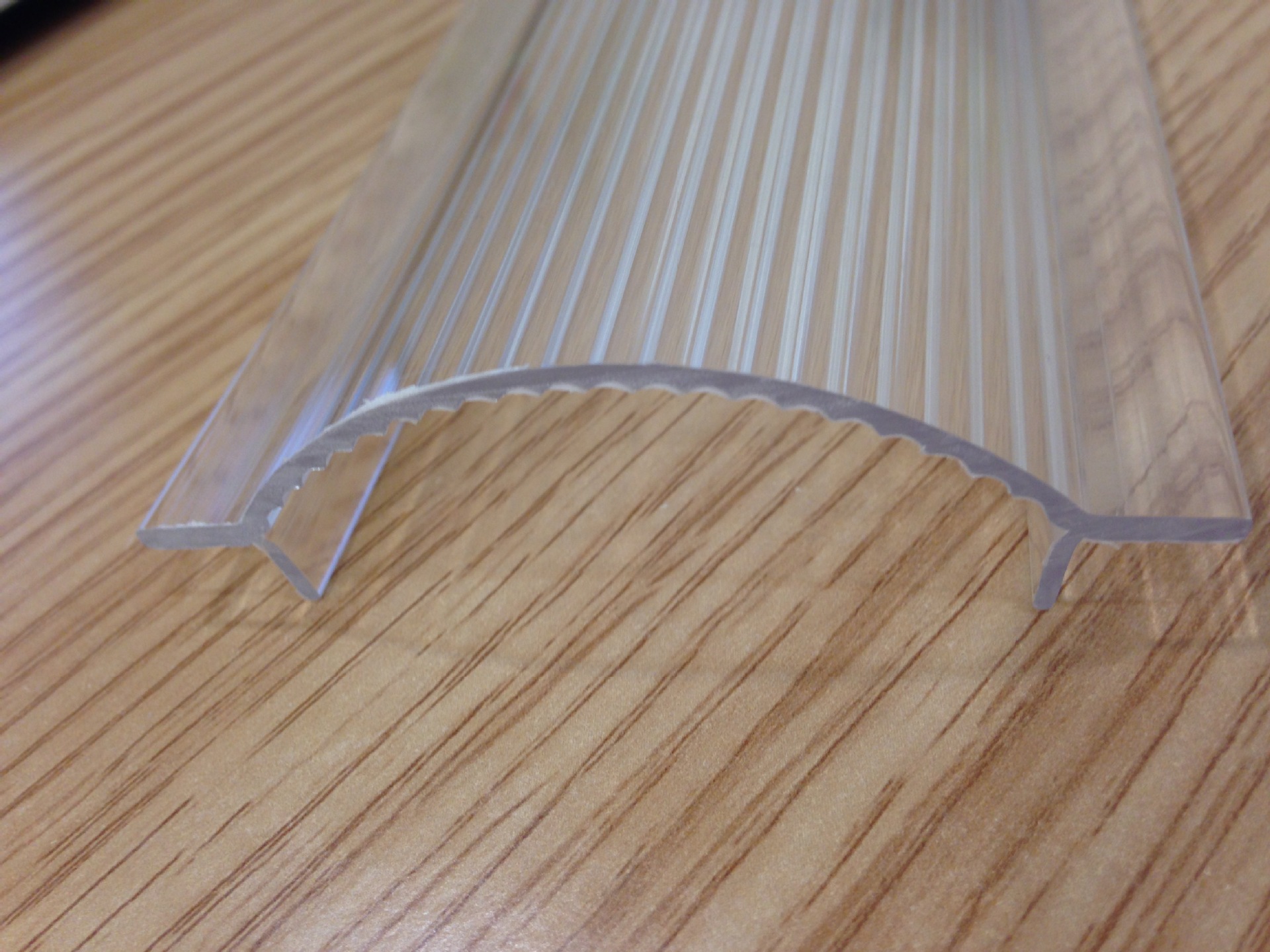 厂家源头工厂批发生产乳白色PC灯条 PC异形长条 亚克力透镜条