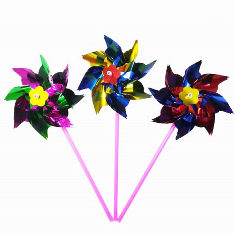 Las pequeñas actividades de microempresas empujan el código de escaneo para enviar regalos debajo de la línea roja en línea, regalos prácticos, pequeños drenadores, artefactos creativos