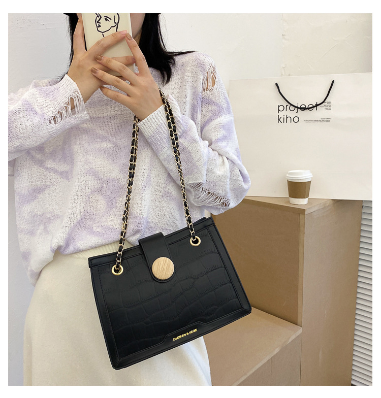 New  Trend Korean Fashion Chain Shoulder Wild Messenger Women's Small Square Bag display picture 13