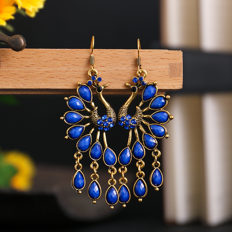 Retro Peacock Ethnic Style Hollow Long Earrings Inlaid Diamond Alloy Earrings display picture 4