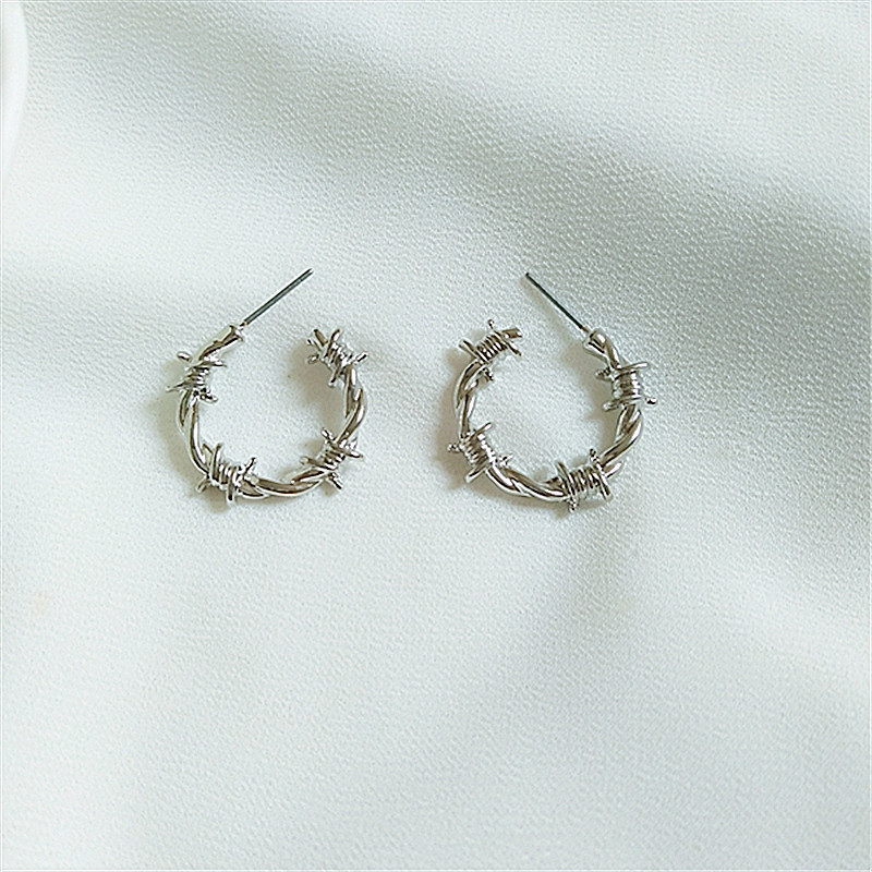 13g Weight Alloy Ear Needle Material Ear Studs Classification 1 Pair Quantity Daily Occasion Alloy Material Geometric Pattern Women'S Gender Plating Design Retro Style 1 Pair Retro Geometric Alloy Plating Women's Ear Studs 2
