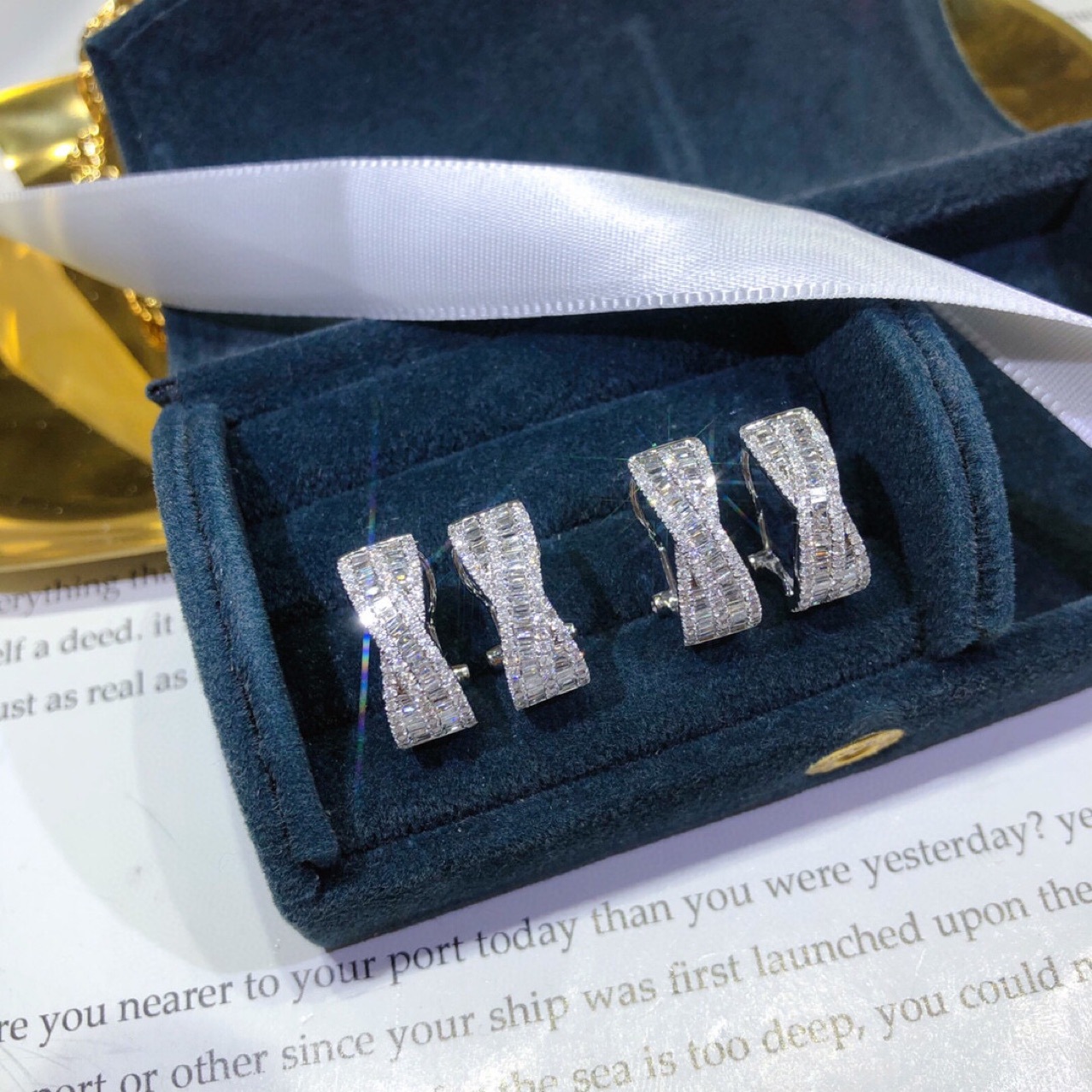 Jiujiu jewelry 18K Gold earrings Cross-section Diamonds Ear Studs South Africa Korean-style Earrings Earrings