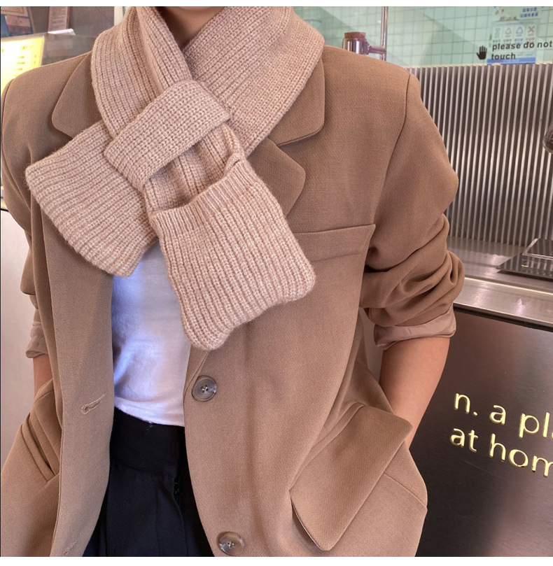 Bags Pure Color Cross Socket Knitted Wool Scarf display picture 1