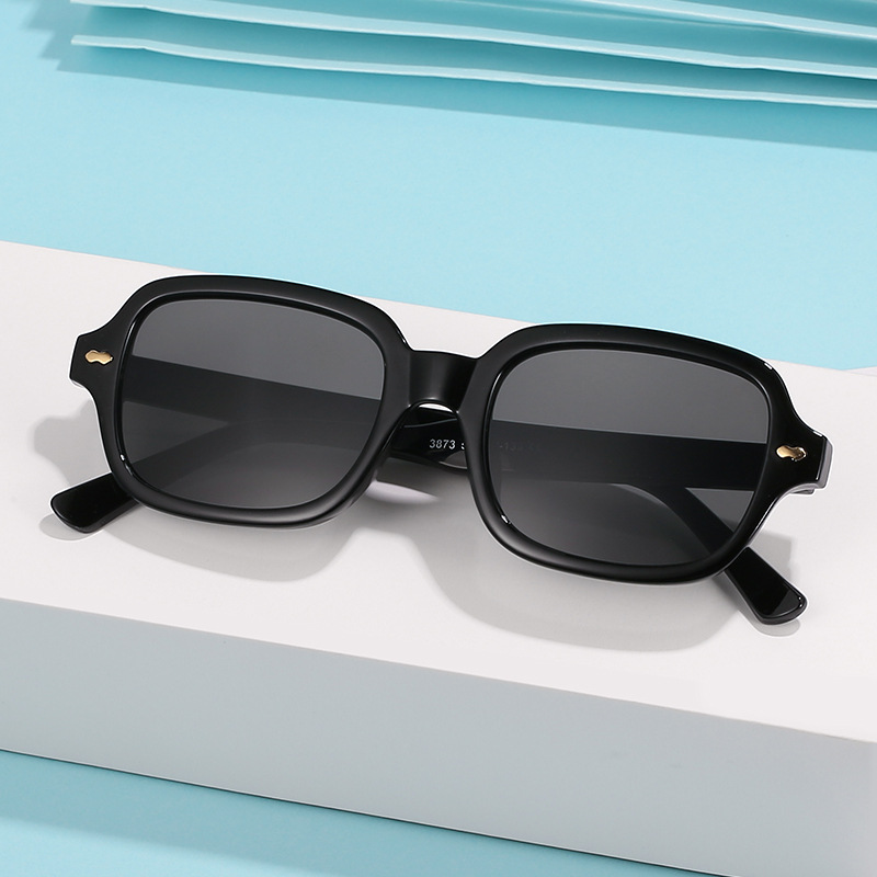 Nuevas gafas de sol de celebridades en línea para hombres y mujeres de verano de estilo coreano caja pequeña gafas de sol de color caramelo retro ventas directas de fábrica