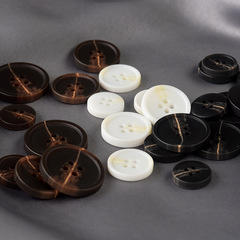 花紋紐扣樹脂跨境專供貨源四眼米白花紋大衣扣西服淺咖色扣子