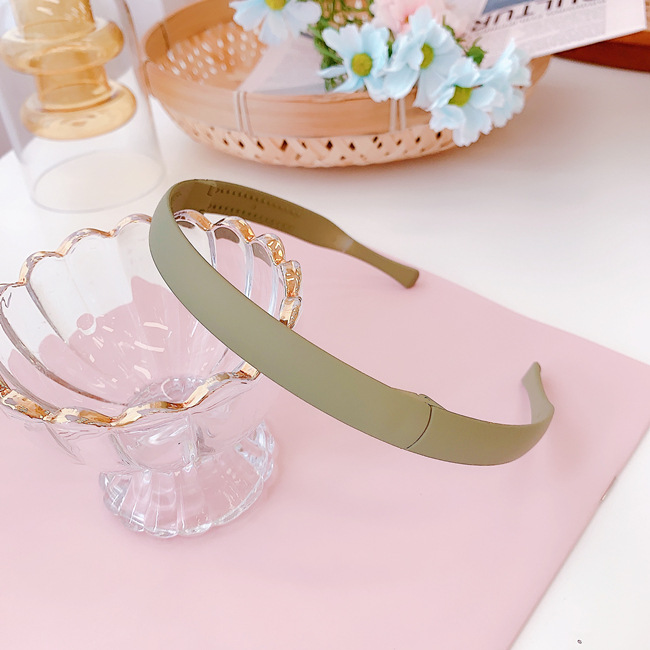 Korean Girl Color Folding Thin-edged Headband Simple Plastic Toothed Non-slip Headband Candy-colored Resin Wholesale Nihaojewelry display picture 8