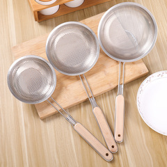 Heat-resistant wooden-handle stainless steel ladle with a thickened filter mesh at the bottom—perfect for dusting, straining, and draining fried foods.