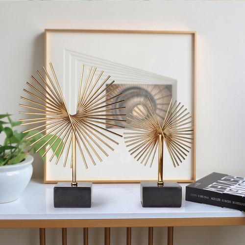 European-style creative home decor, living room metal decorative items, TV stand, fashionable showcase, flying eagle handicraft