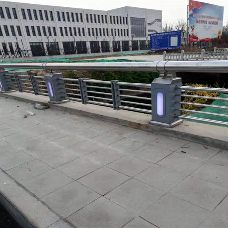 定制批发道路隔离桥梁灯光复合管护栏LED公路河道景观立交桥 护栏