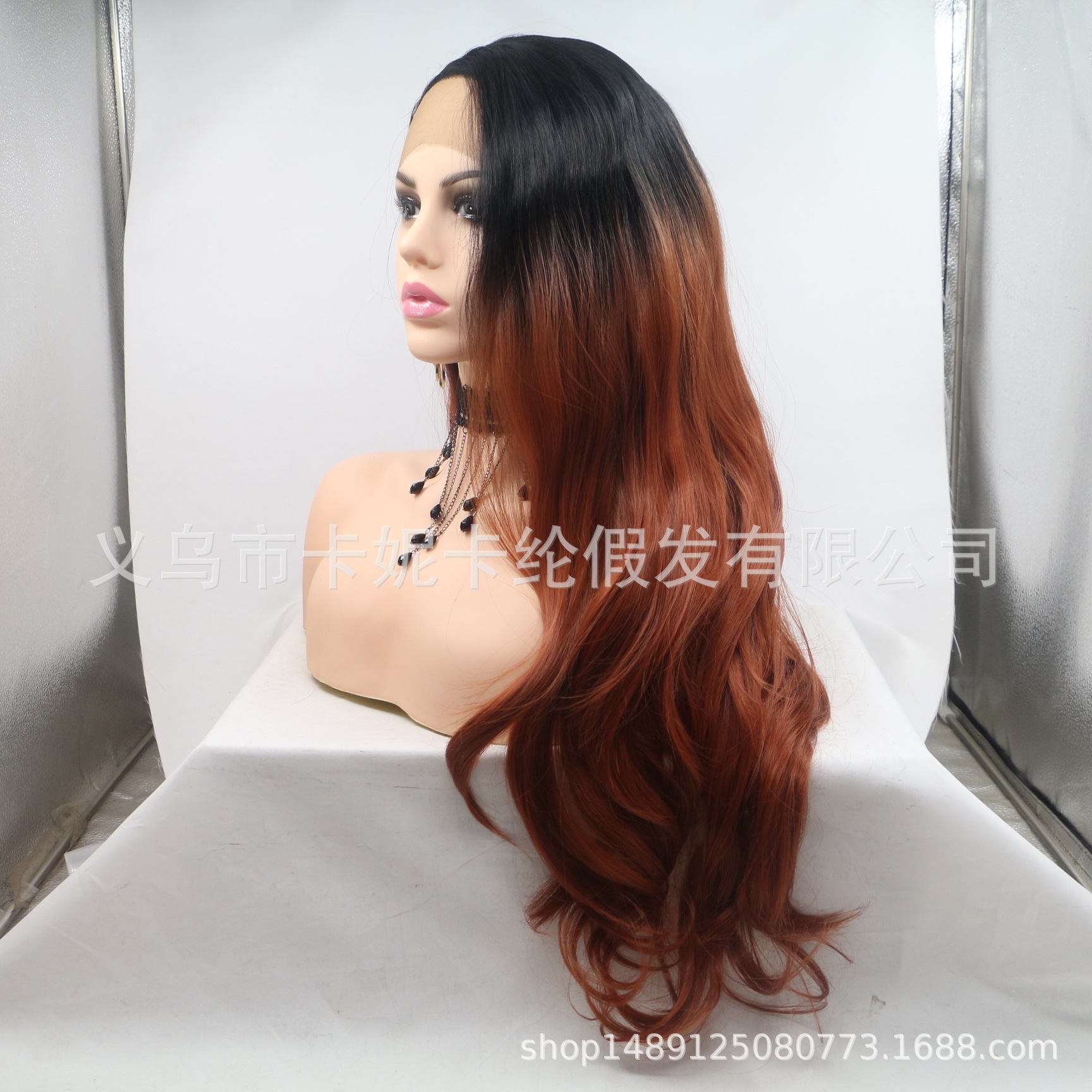 Europa y América de moda cabello largo rizado fibra química pelucón de cabello de mujer al por mayor encaje de cabello