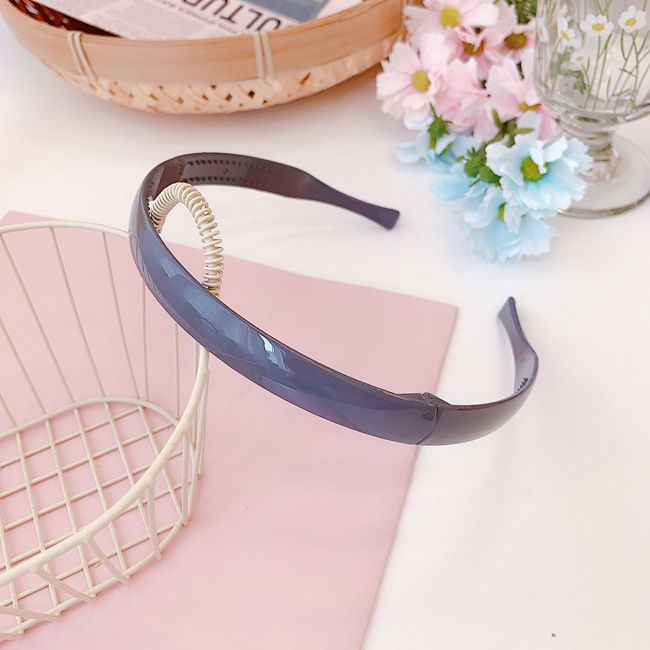 Korean Girl Color Folding Thin-edged Headband Simple Plastic Toothed Non-slip Headband Candy-colored Resin Wholesale Nihaojewelry display picture 18