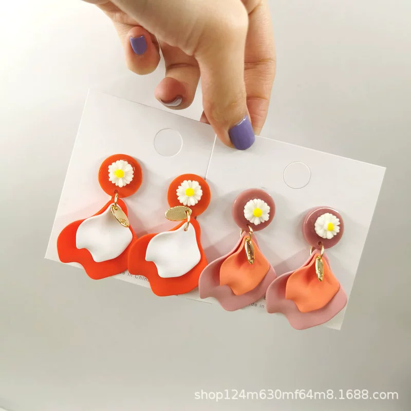 Retro brand cute earrings, factory direct supply, Japanese and Korean, simple and elegant design