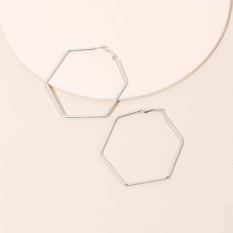 Nouvelle Mode Exagérée Mode Rétro Hexagonale Simple Triangle Boucles D&#39;oreilles En Métal En Forme De Coeur En Gros Nihaojewelry display picture 4