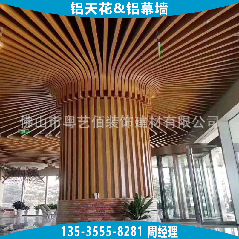 鋁方通-弧形鋁方通過大樹造型柱子  (1)