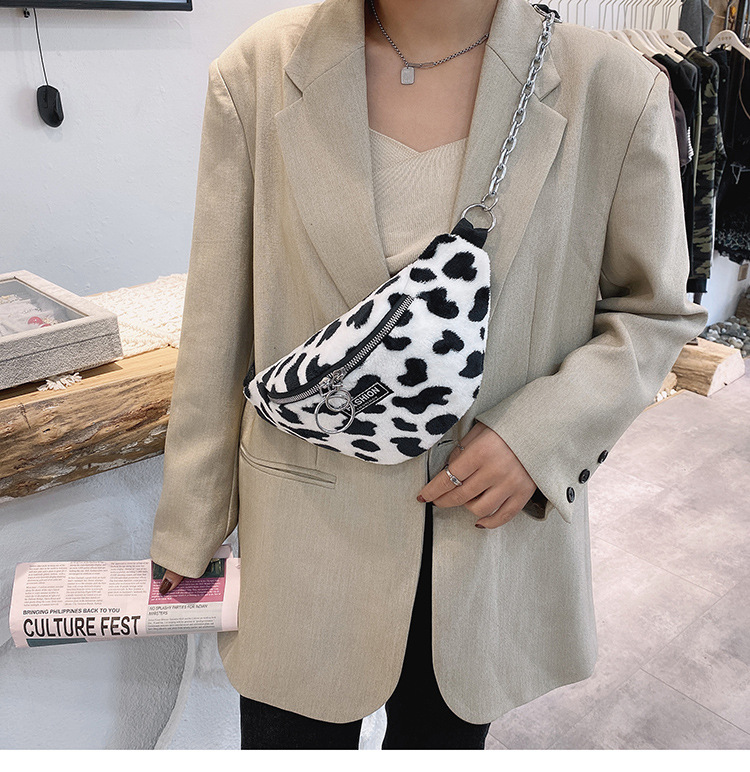 Retro Plush Fashion Messenger Bag display picture 18