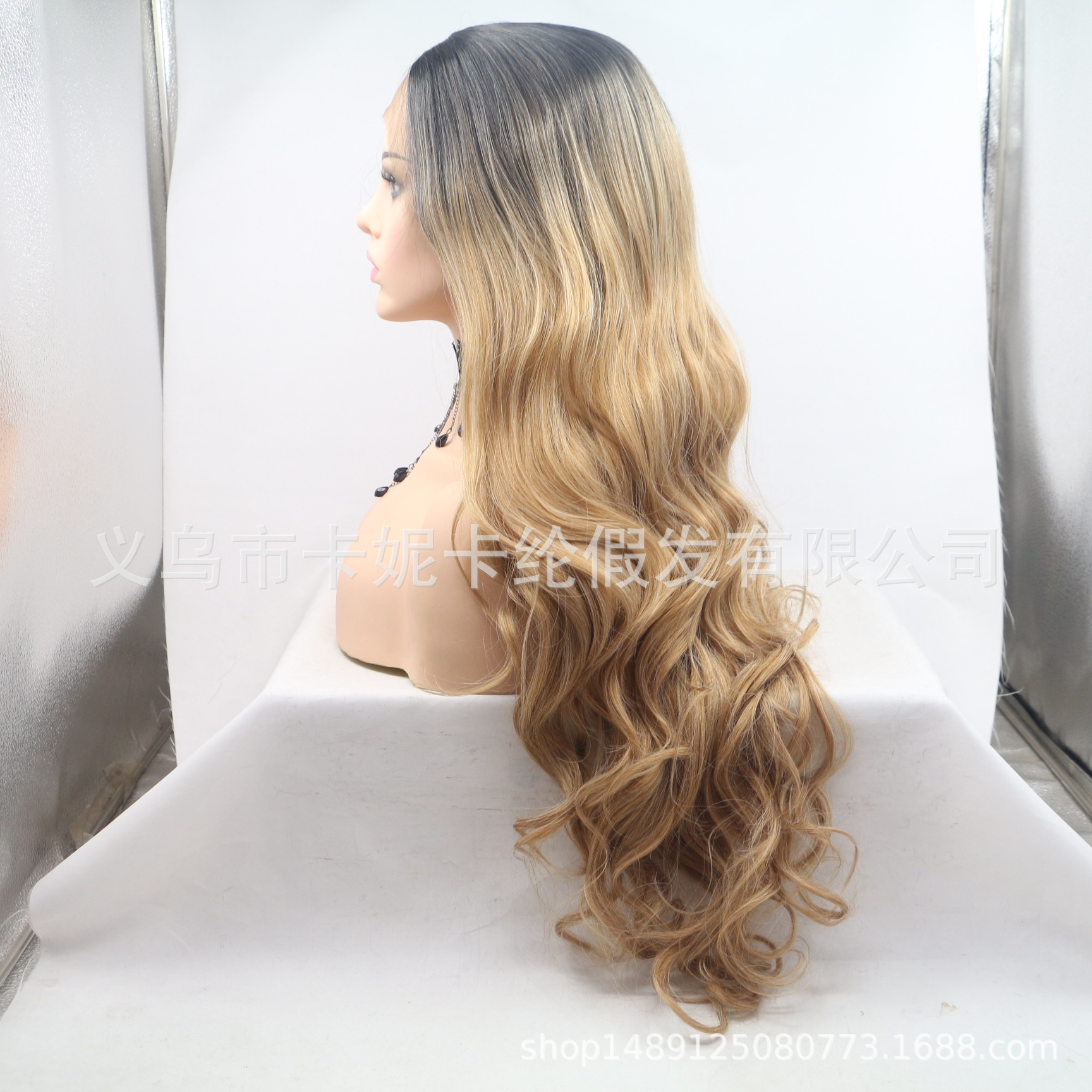 Europa y los Estados Unidos de moda parcialmente larga fibra química pelucas de cabello para mujeres al por mayor de encaje al por mayor