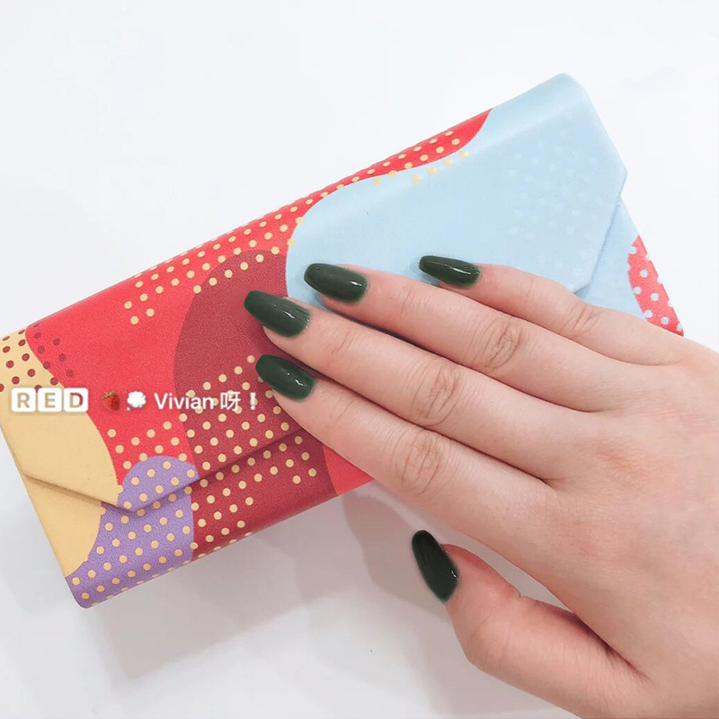 Parche de uñas postizas blancas de color verde oscuro 24 piezas de uñas de uñas terminadas de estilo medio uñas trapezoidales de color sólido image 1