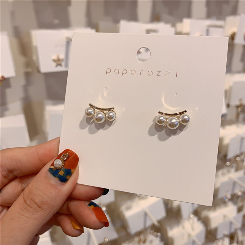 Korea S925 Silver Needle Simple Elegant Fan Shaped Rhinestone Small Pearl Earrings Wild Temperament Earrings Girl Wholesale Nihaojewelry display picture 1