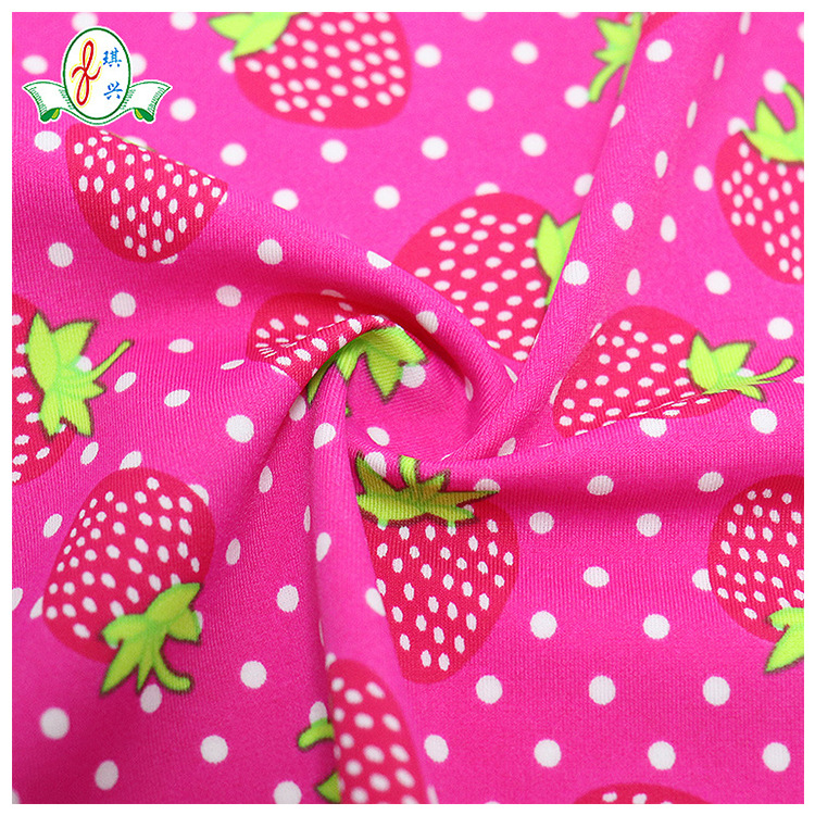 经典草莓印花哑光锦氨泳衣面料泳衣布卡通针织弹力布可爱针织布
