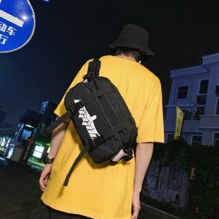 男士斜挎包潮牌港风大容量休闲街头潮流单肩包百搭嘻哈学生背包女|ms