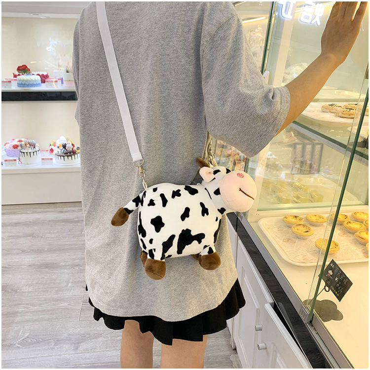 Women's Girl'S Plush Cows Cute Cylindrical Zipper Square Bag display picture 2