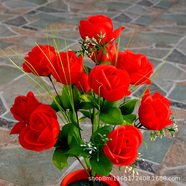 Ventas de fabricantes de flores de imitación Yiwu 12 ramas grises de cascada de flores 12 flores de plástico de rosa