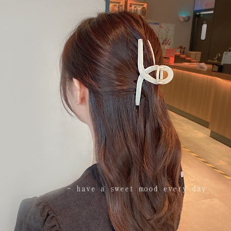 Shark clip hair grabbing headgear Back head clip – Yiwu Juntu 21873462590 1810916612