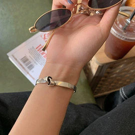 戒指;项链;耳钉