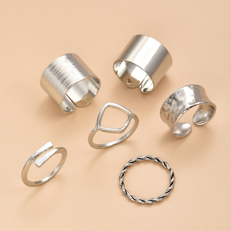 Fashionable Korean Prismatic Twist Simple Women's Ring Set Wholesale display picture 3