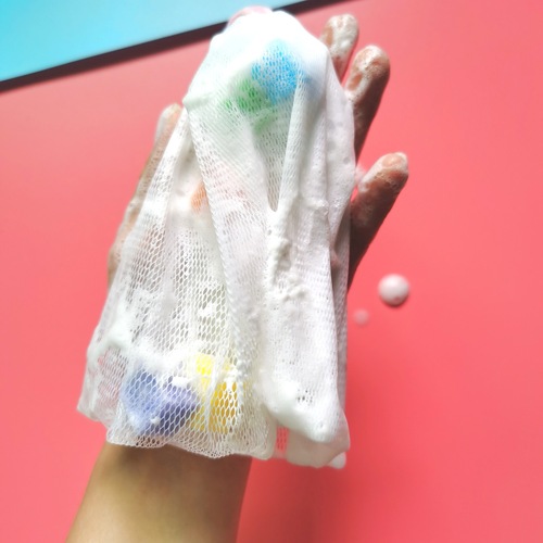 Wholesale colored sponge blocks bubble mesh, foaming net, facial cleanser foaming net, delicate soap foam