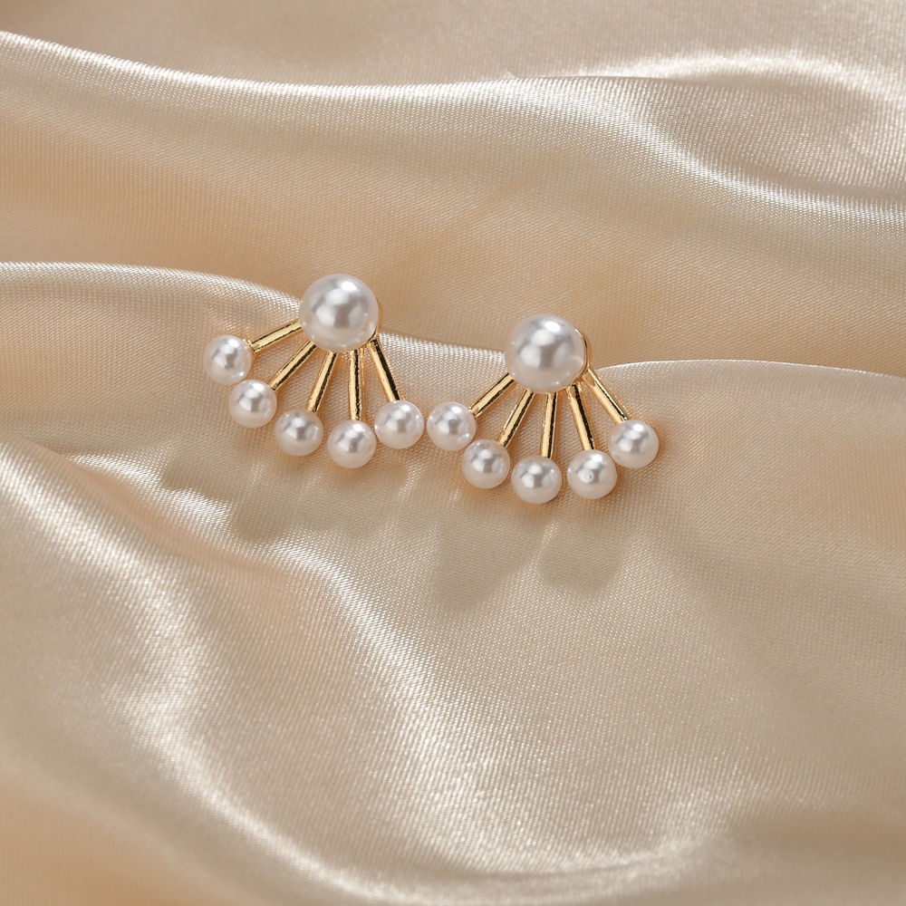 Korea Pearl Fan-shaped Earrings display picture 1