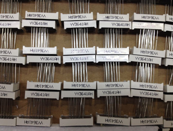 0.36英寸四位一体高亮共阴红色 4位数码管 YY3641AH 加长脚