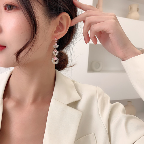 Cross-border Korean earrings for women, light luxury color zirconium retro 925 silver earrings, round face slimming long geometric fan earrings