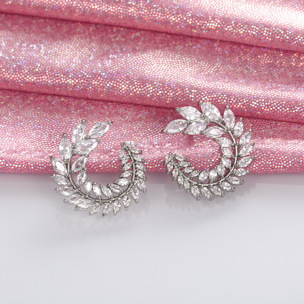 15g Weight Zircon Inlay Material Ear Studs Classification 1 Pair Quantity Daily Occasion 1 Pair Simple Style Leaf Inlay Copper Zircon Ear Studs