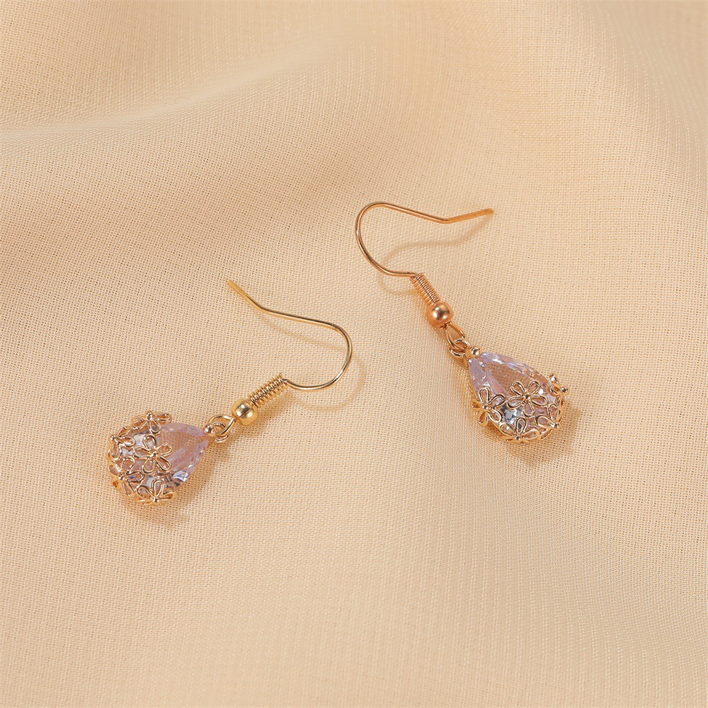 Pendientes Nuevos Pendientes De Gota De Agua De Circón Brillante Pendientes De Flor De Cristal Hueco Ganchos Para La Oreja Al Por Mayor Nihaojewelry display picture 5