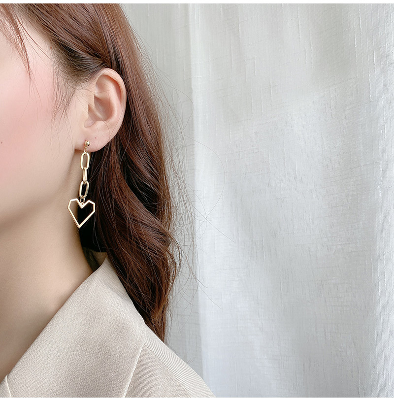 2020 New Trendy Korean Dongda Asymmetric Love Heart Earrings Female Ins Online Influencer Refined Eardrops Earrings display picture 7