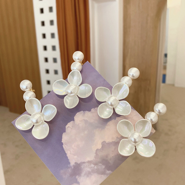 Korean Fashion Style Shell Pearl Flower Hairpin Clip Headdress Cream Hairpin Wholesale Nihaojewelry display picture 4