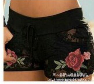 자수가있는 검은 색