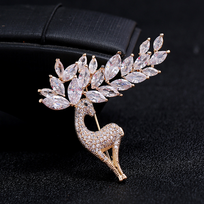 Vintage Luxury Jewelry Inlaid Zircon Crystal Elk Brooch Pins for Women Fashion Exquisite Party Dress Corsage Pin Shawl Buckle Clothing Accessories Brooches