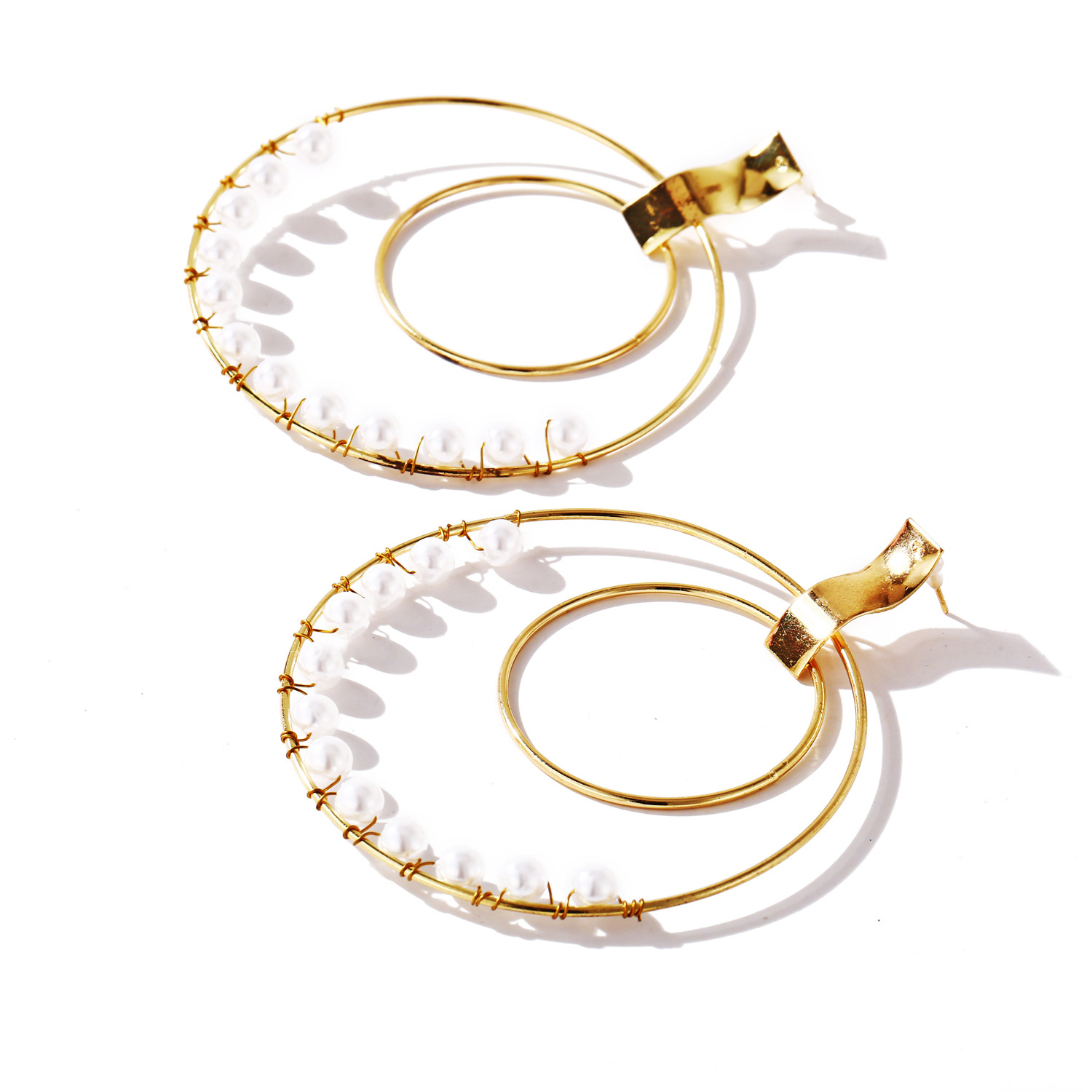New Size Circle Winding Pearl Ear Ring Creative Retro Simple Gold Earrings For Women Wholesale display picture 3