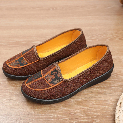 Old Beijing cloth shoes for middle-aged and elderly women, soft soles, non-slip, comfortable and breathable, old ladies' slip-on casual shoes, mother's shoes