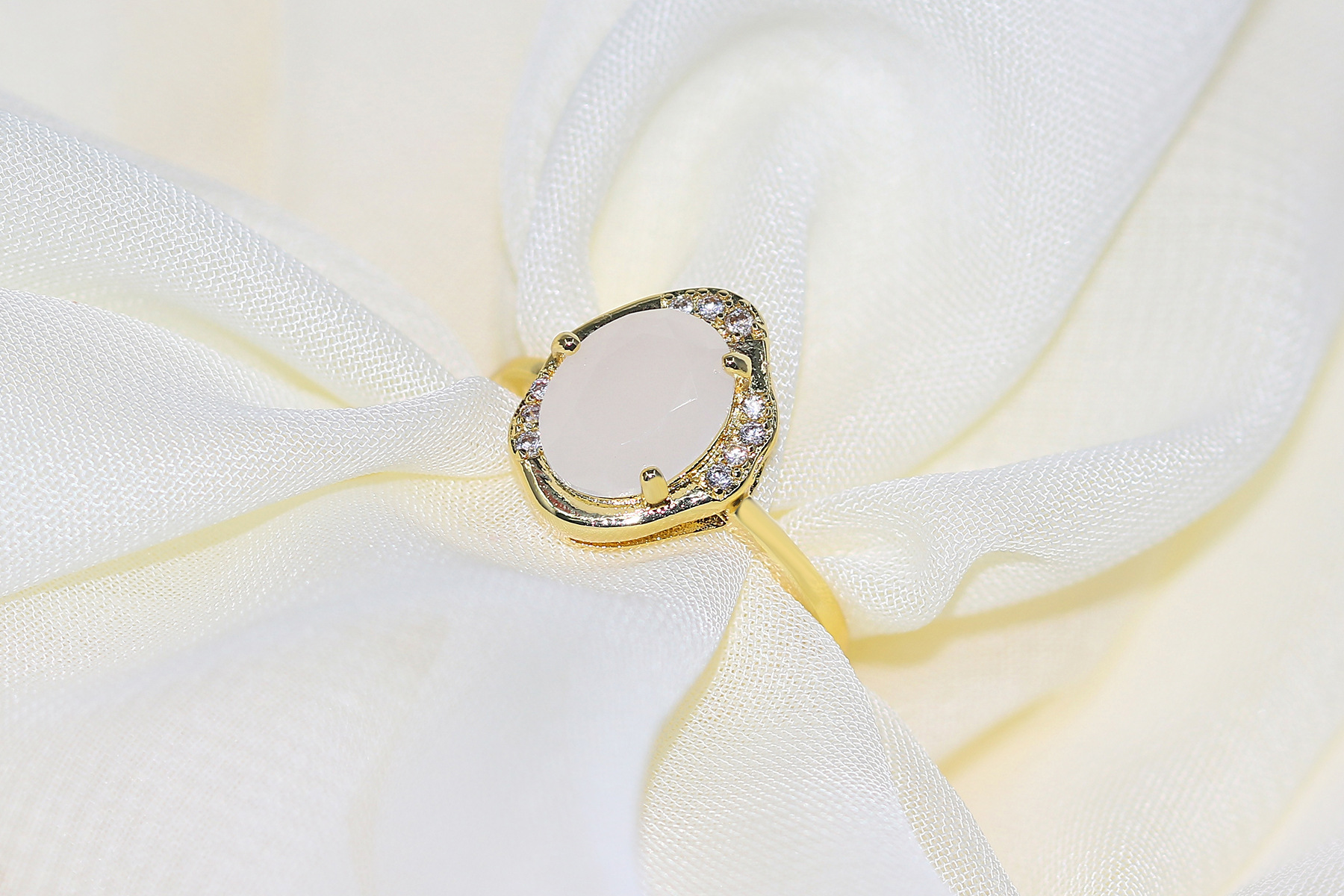 Simple Style Oval Copper Inlaid Zircon Artificial Gemstones Rings