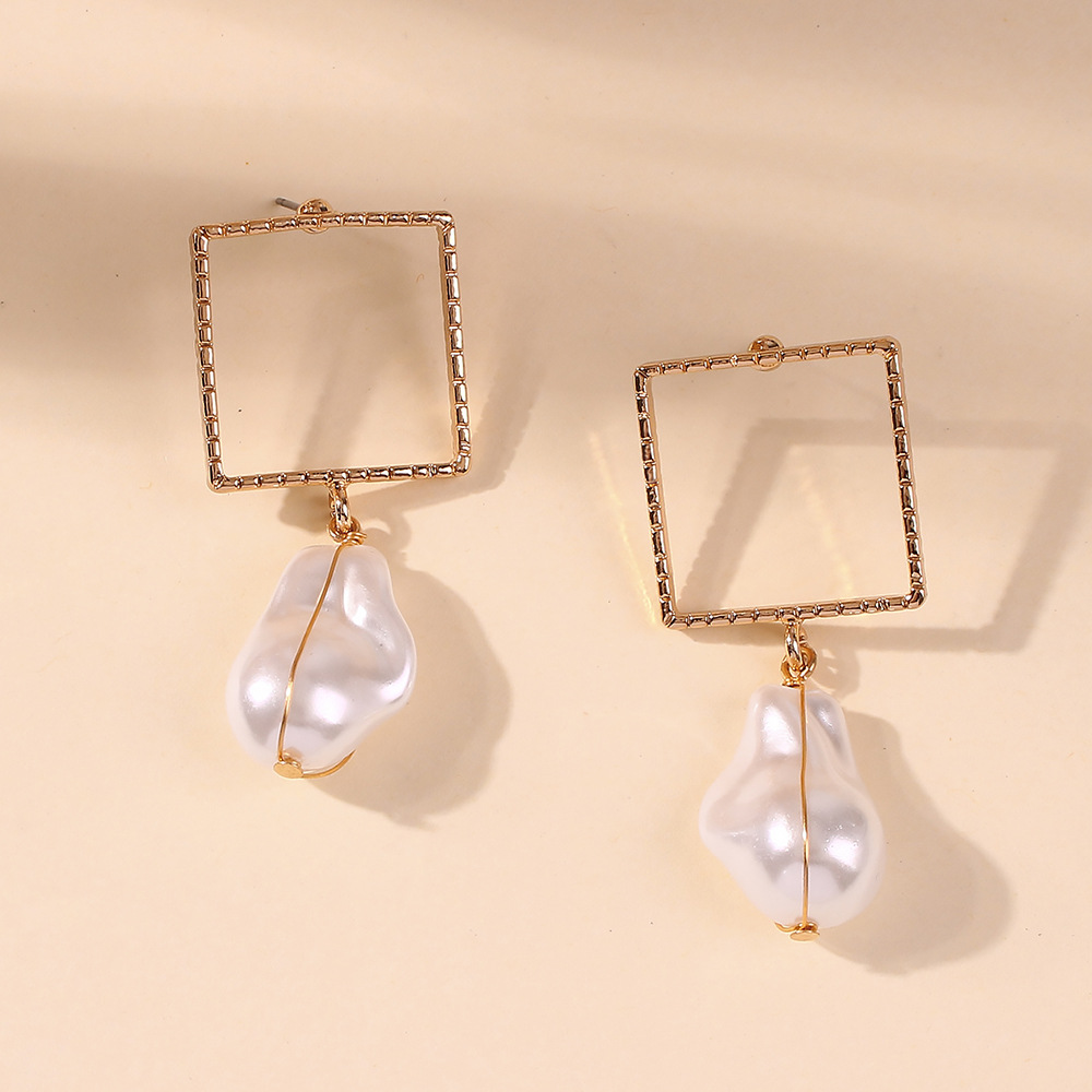Korean Water Droplets Layered Pearl Earrings Wholesale Simple Geometric Alloy Girl Earrings Nihaojewelry display picture 7
