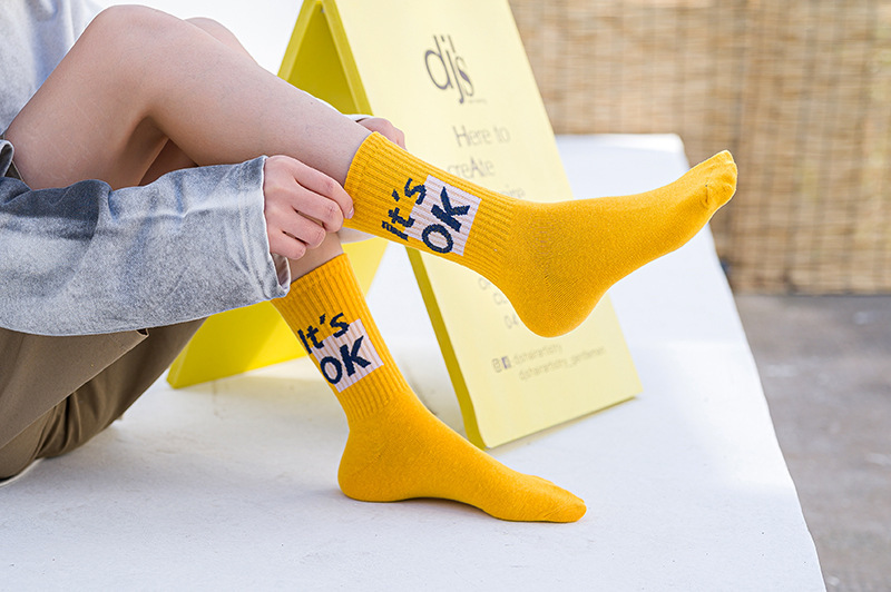 Unisex/Men and women can be personalized letter in the cylinder socks