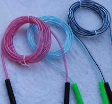厂家批发新款健身PVC塑料跳绳 时尚拼色户外运动钢丝跳绳