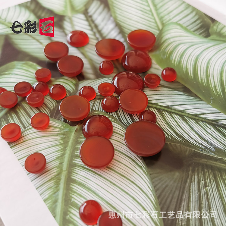[Rote Achat Ringfassung] Halbkugelförmige rote Perlenform Ringfassung, ovaler Chalcedon loser Edelstein für DIY-Schmuckherstellung.