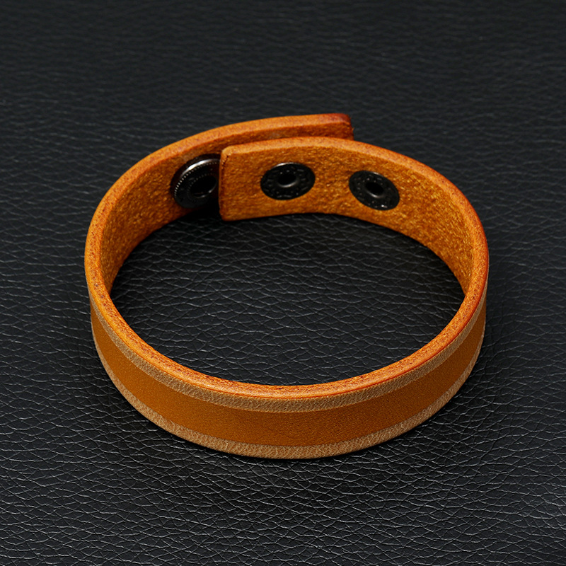 Retro Distressed Leather Simple  New Light Plate Leather Bracelet display picture 3